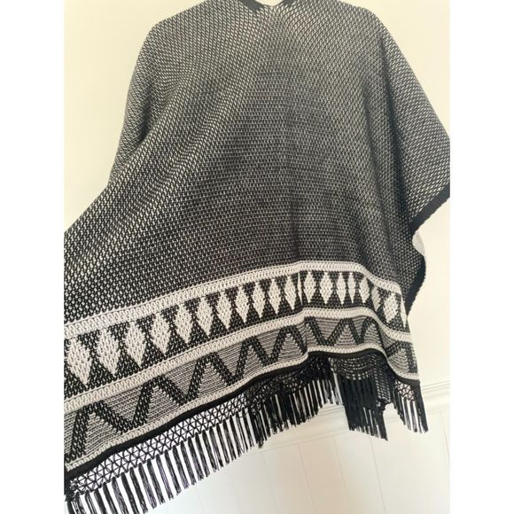Sam Edelman Boho Southwestern Knit Sweater Poncho Size Small Oversized E111 - Picture 14 of 16